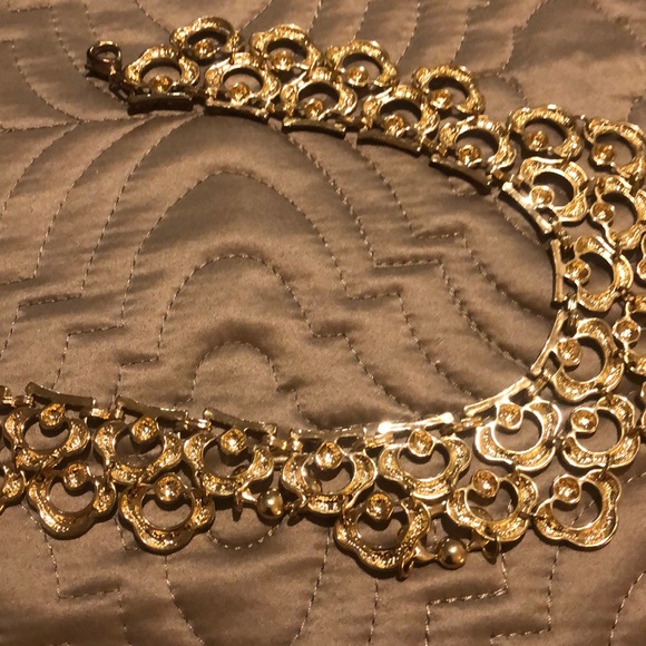 Polished gold tone Coker necklace..... - Picture 3 of 4
